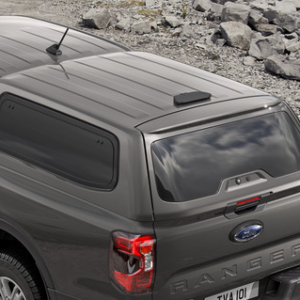 Trda streha s stranskimi okni, Carbonized grey